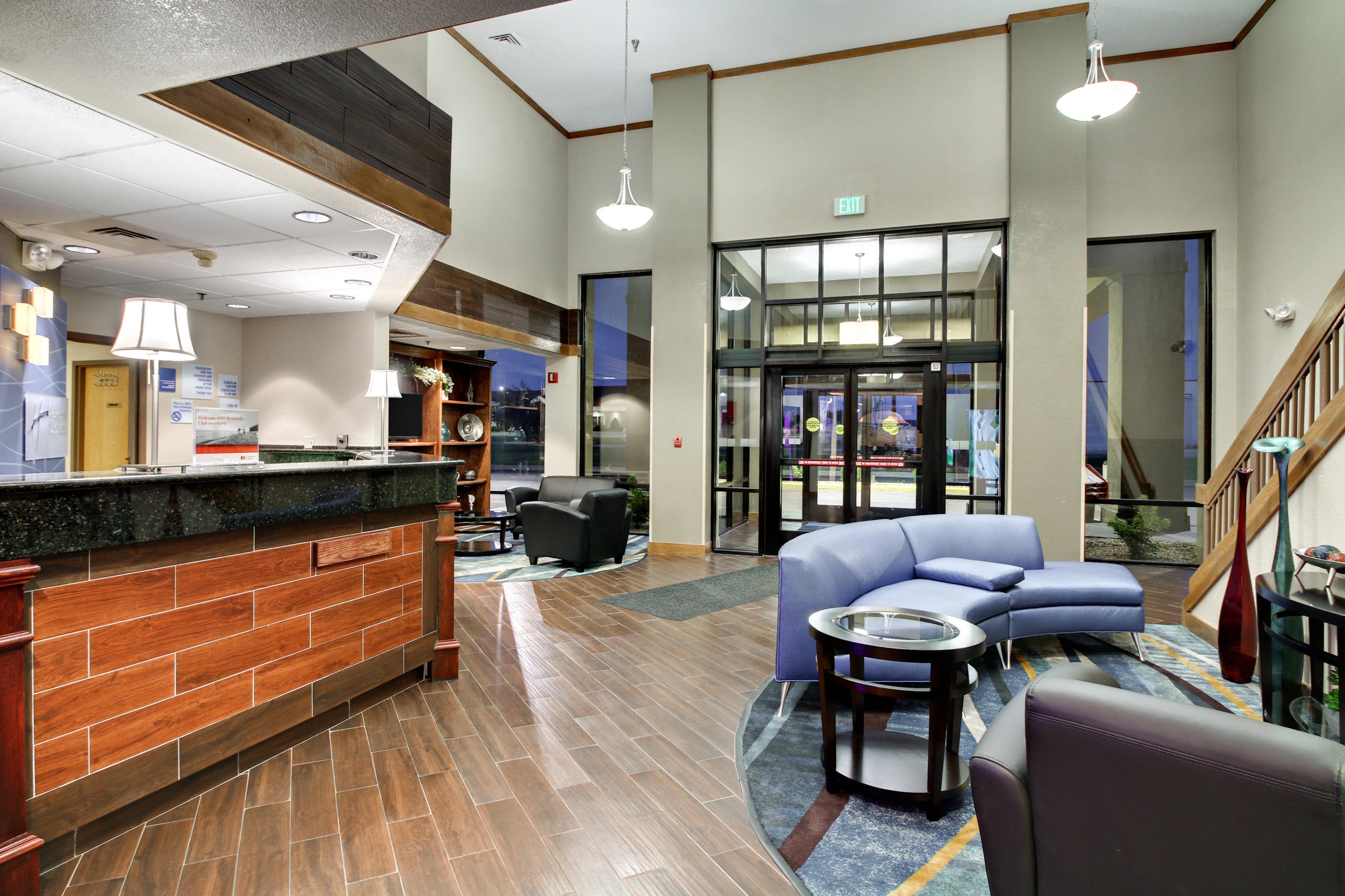 Holiday Inn Express Marshfield - Springfield Area By Ihg Exterior photo