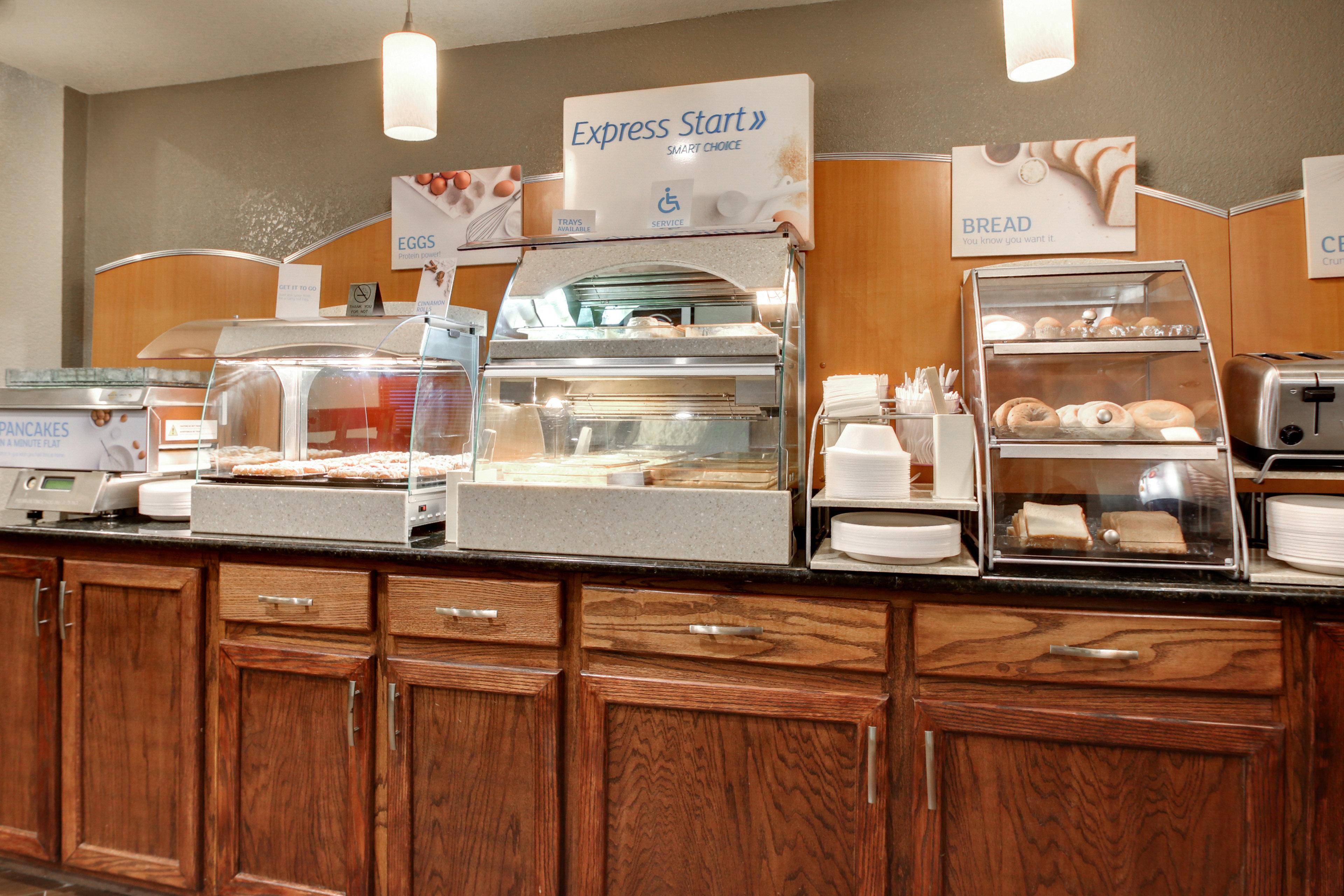 Holiday Inn Express Marshfield - Springfield Area By Ihg Exterior photo