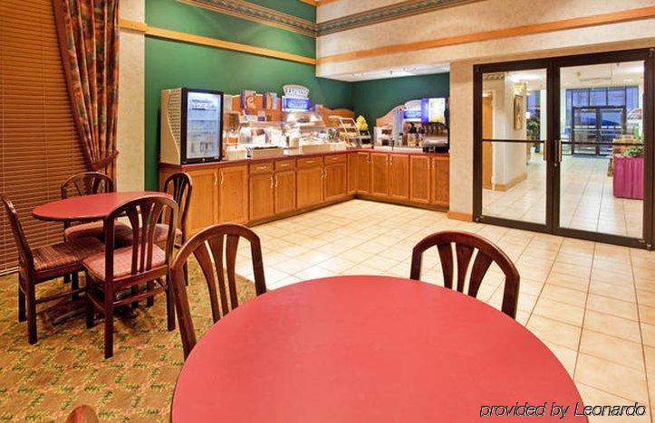 Holiday Inn Express Marshfield - Springfield Area, An Ihg Hotel Restaurant photo